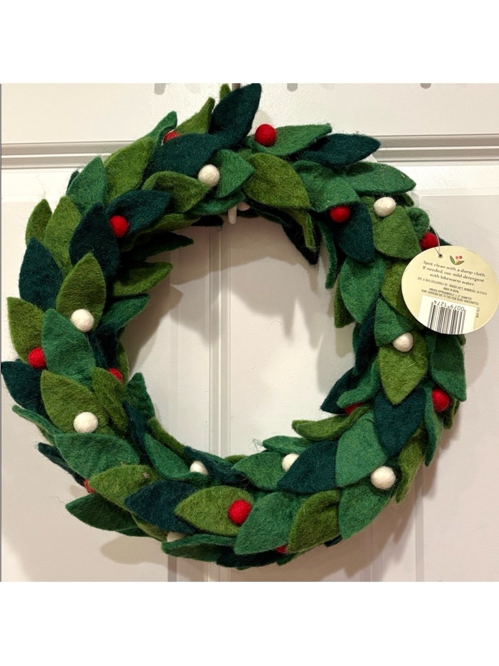 🎄 Trader Joe’s Crafted Felted Wool Christmas Wreath Made in Nepal 🎄 - Picture 6 of 7